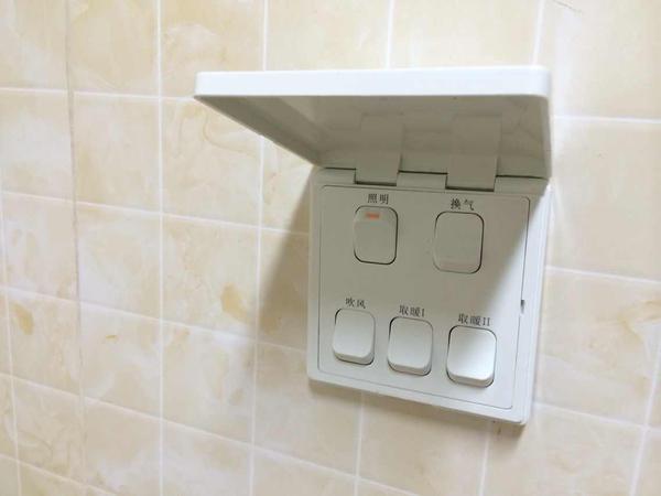 װ
