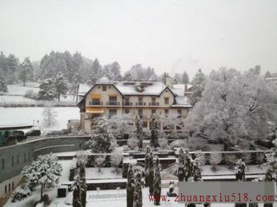赵薇老公女儿一家三口豪宅家居照曝光 赵薇老公女儿一家三口豪宅家居照曝光