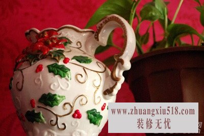 这不是一个花瓶,这是每天浇花用的水瓶.......