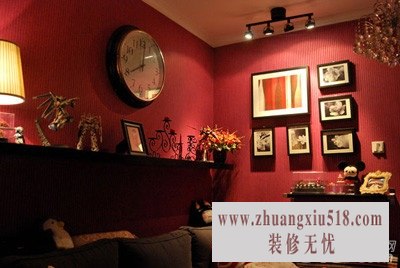 晚上的客厅,很温馨。