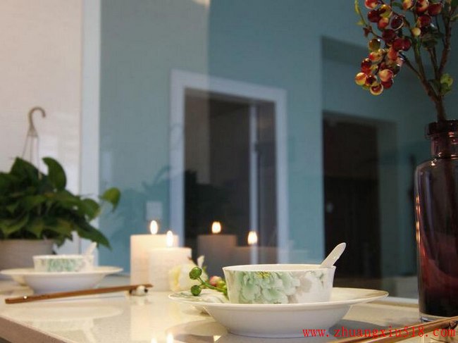 简约温馨餐厅餐具设计效果图