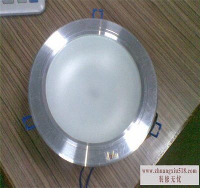 led۸