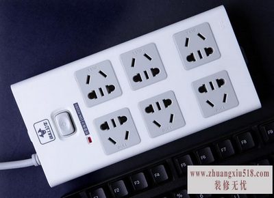 公牛防雷插座