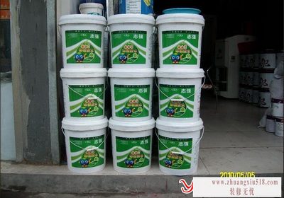 建材店门口堆放的环保装修材料